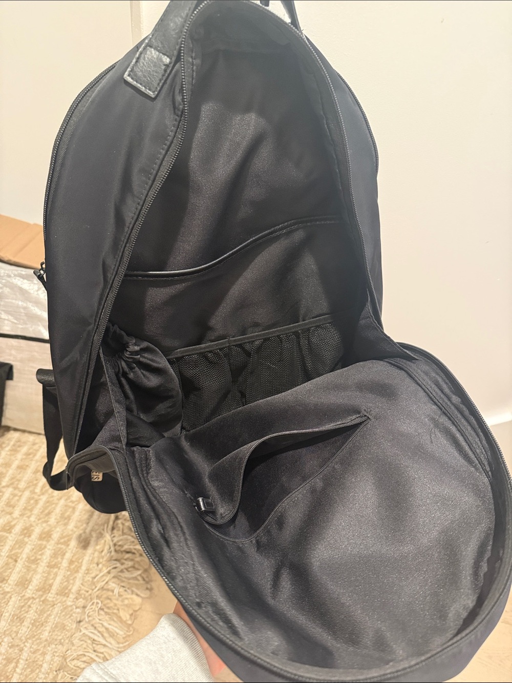Beis Commuter Backpack - Picture 2 of 2